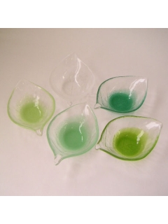 マディ(Madu)のガラスリーフボウルセット ガラス食器・グラス