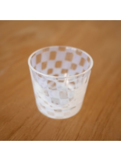 マディ(Madu)の大正オパール そば猪口 市松(紙箱入り) ガラス食器・グラス