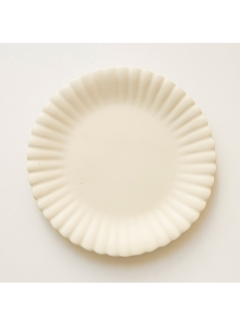マディ(Madu)のフリル プレートM ホワイト プレート・皿