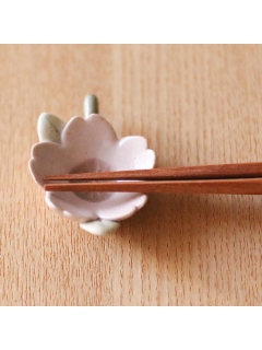 マディ(Madu)の箸置　山桜　ピンク 箸・箸置