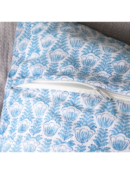 キルトクッションカバー　60×60　ボタニカルフラワー＆更紗　ブルー（【Madu】ファブリック/クッションカバー・スリッパ）の詳細画像