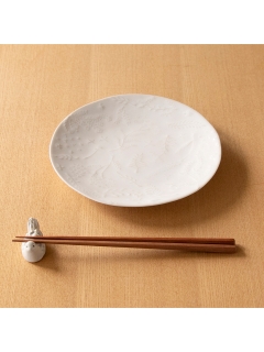 マディ(Madu)のフロート　20cmレリーフプレート　ミルキーホワイト プレート・皿