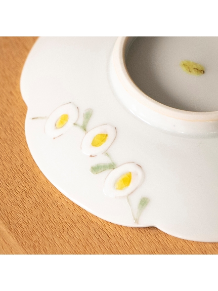 ヒメジョオンの花輪　3.5寸花型皿/宮腰　綾（【Madu】食器/プレート・皿）の詳細画像