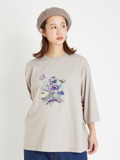 スーパーハッカ(SUPER HAKKA)のアーティストコラボ 「seasonal bouquet」ビーズ+刺繍Tシャツ Ｔシャツ