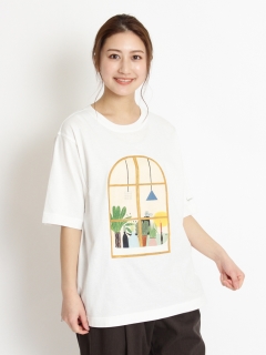 スーパーハッカ(SUPER HAKKA)のSUPER HAKKA×秋山花「MY ROOM」プリント&ロゴ刺繍Tシャツ Ｔシャツ